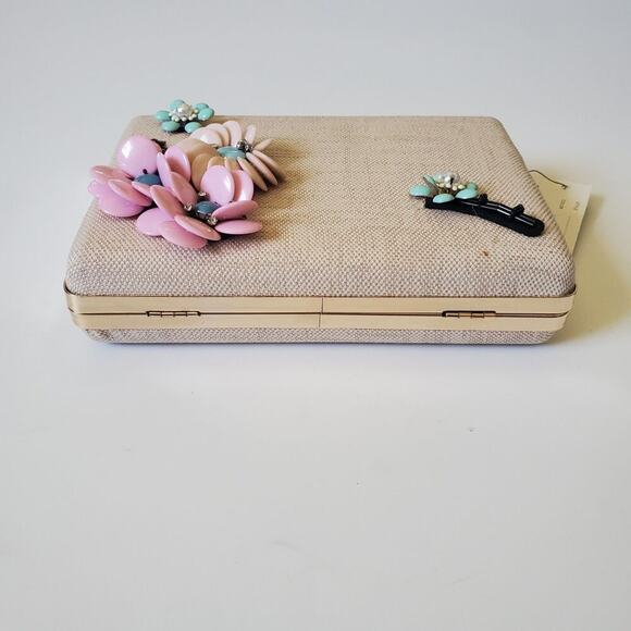 Sondra Roberts Hard Shell Clutch Purse 3D Flowers Chain Strap Clasp Closure NEW - Picture 3 of 16